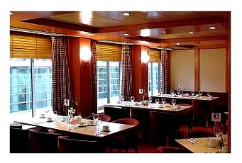 tn_Biminidaycruisedining3_JPG.jpg